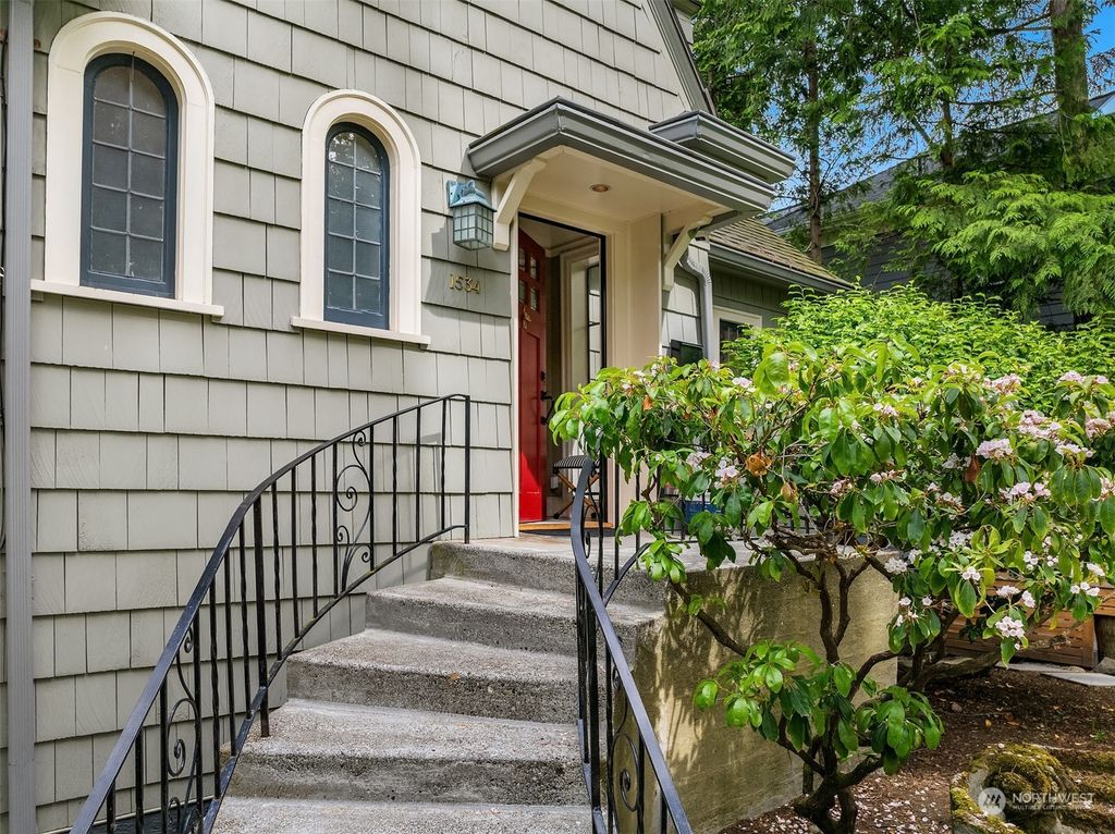 Photo of 1534 Magnolia Way W, Seattle, WA 98199 (MLS # 2250505)