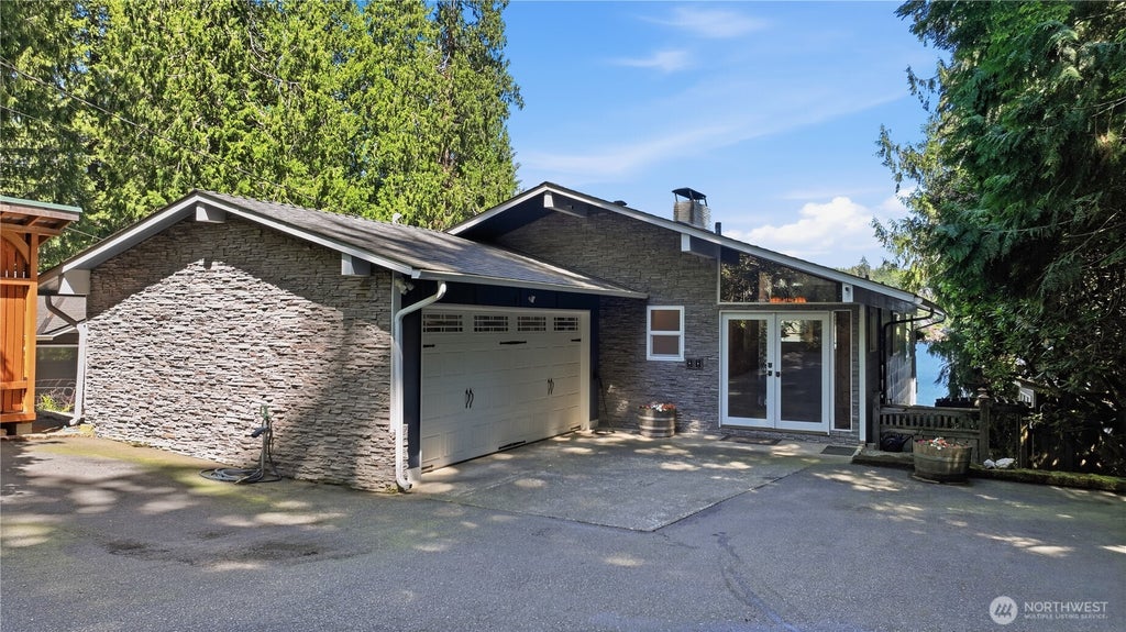 Photo of 2109 SW Lake Roesiger Road, Snohomish, WA 98200 (MLS # 2540103)