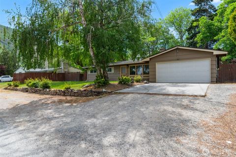 Photo of 402 Shady Lane, Wenatchee, WA 98801 (MLS # 2514541)