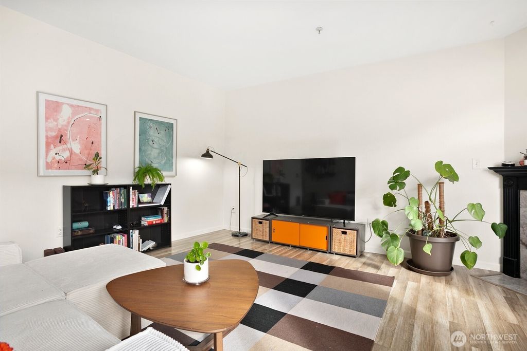 Photo of 2117 N 107th Street #402, Seattle, WA 98133 (MLS # 2499927)