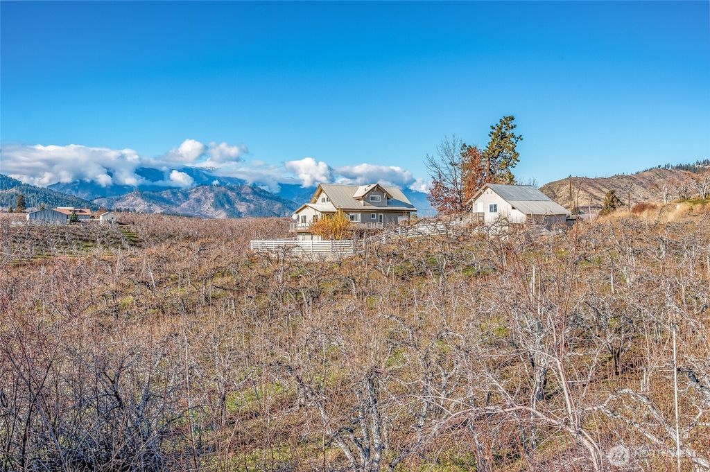 Photo of 8133 N Dryden Road, Cashmere, WA 98815 (MLS # 2457140)