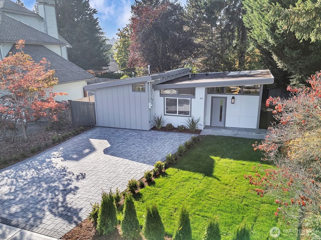 Photo of 112 Th SE 3131 Avenue, Bellevue, WA 98004 (MLS # 2442278)