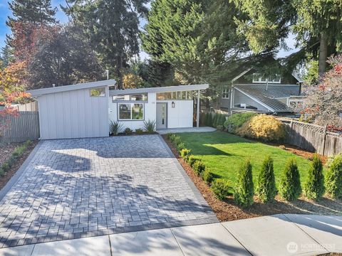 Photo of 112 Th SE 3131 Avenue, Bellevue, WA 98004 (MLS # 2442278)