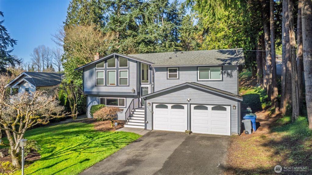 Photo of 3718 NE 189th Place, Lake Forest Park, WA 98155 (MLS # 2479007)