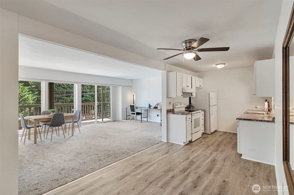 Photo of 2500 81st Avenue SE #329, Mercer Island, WA 98040 (MLS # 2486840)