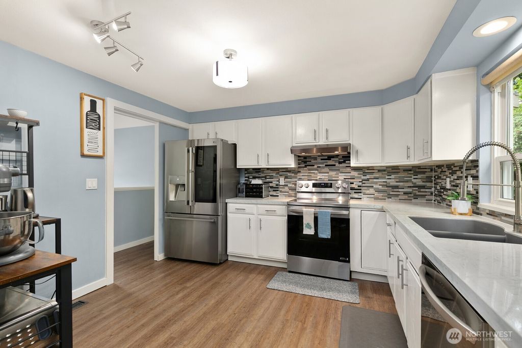 Photo of 11737 5th Avenue NE #B, Seattle, WA 98125 (MLS # 2382073)