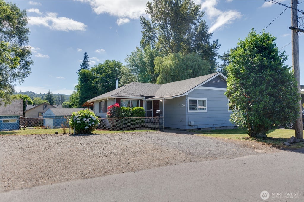 Photo of 1108 S 8th Avenue, Kelso, WA 98626 (MLS # 2542537)