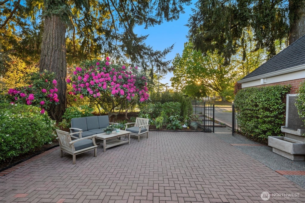 Photo of 7044 50th Avenue NE, Seattle, WA 98115 (MLS # 2548661)