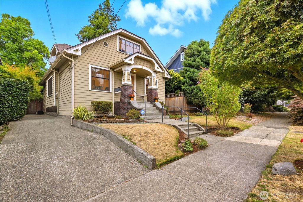 Photo of 4417 Thackeray Place NE, Seattle, WA 98105 (MLS # 2439518)