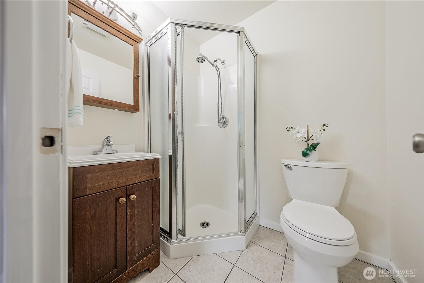 Auburn, Washington 98002, United States, 2 Bedrooms Bedrooms, ,2 BathroomsBathrooms,Residential,Pending,232338