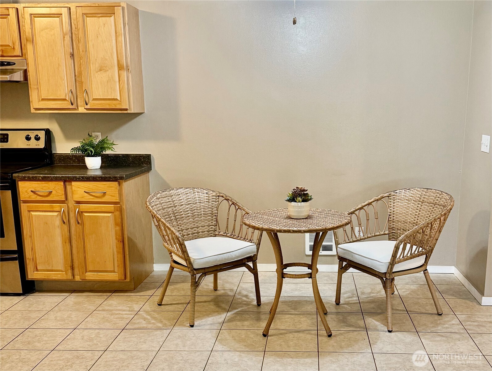 Auburn, Washington 98002, United States, 2 Bedrooms Bedrooms, ,2 BathroomsBathrooms,Residential,Pending,232338