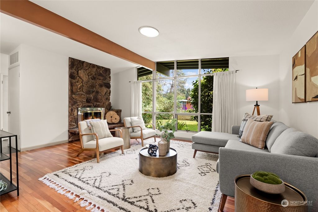 Photo of 15035 131st Avenue SE, Renton, WA 98058 (MLS # 2252840)