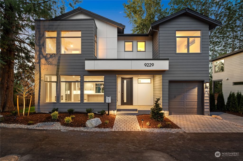 Photo of 9229 125th Avenue NE, Kirkland, WA 98033 (MLS # 2266373)