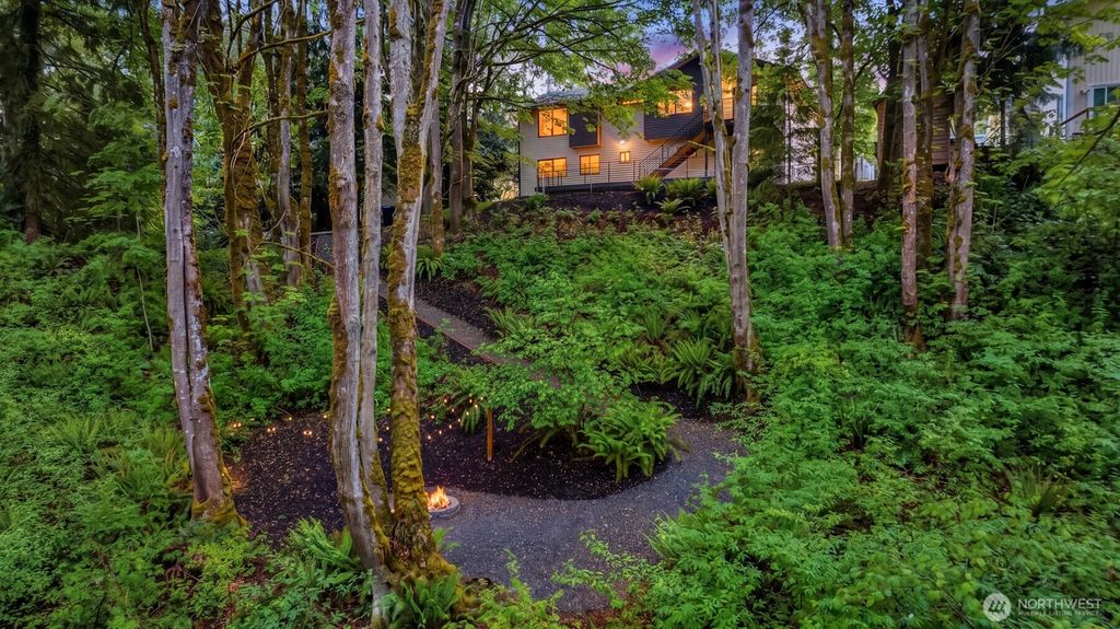 Photo of 13402 NE 119th Way, Redmond, WA 98052 (MLS # 2504319)