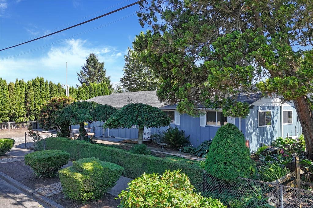 Photo of 1512 5th Avenue SW, Puyallup, WA 98371 (MLS # 2546123)