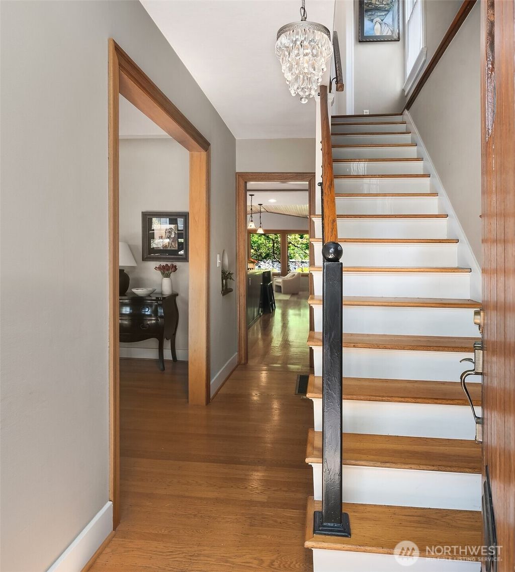 Photo of 1902 E Blaine St St, Seattle, WA 98112 (MLS # 2362616)