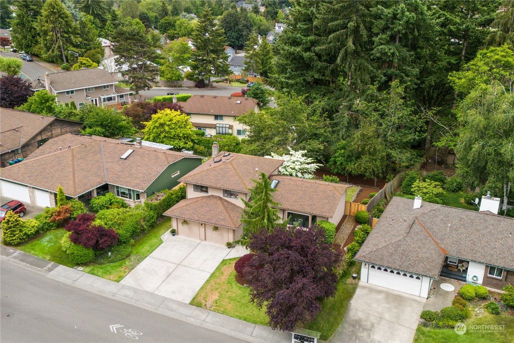 Photo of 32103 11th Avenue SW, Federal Way, WA 98023 (MLS # 2256104)