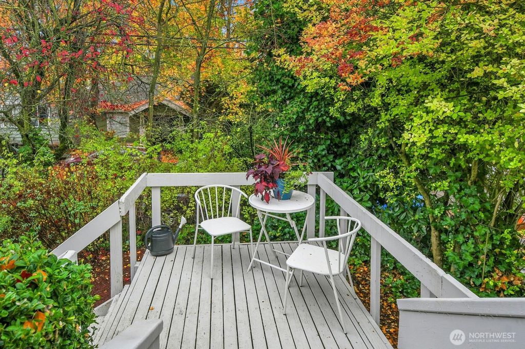 Photo of 5023 9th Avenue NE, Seattle, WA 98105 (MLS # 2458284)