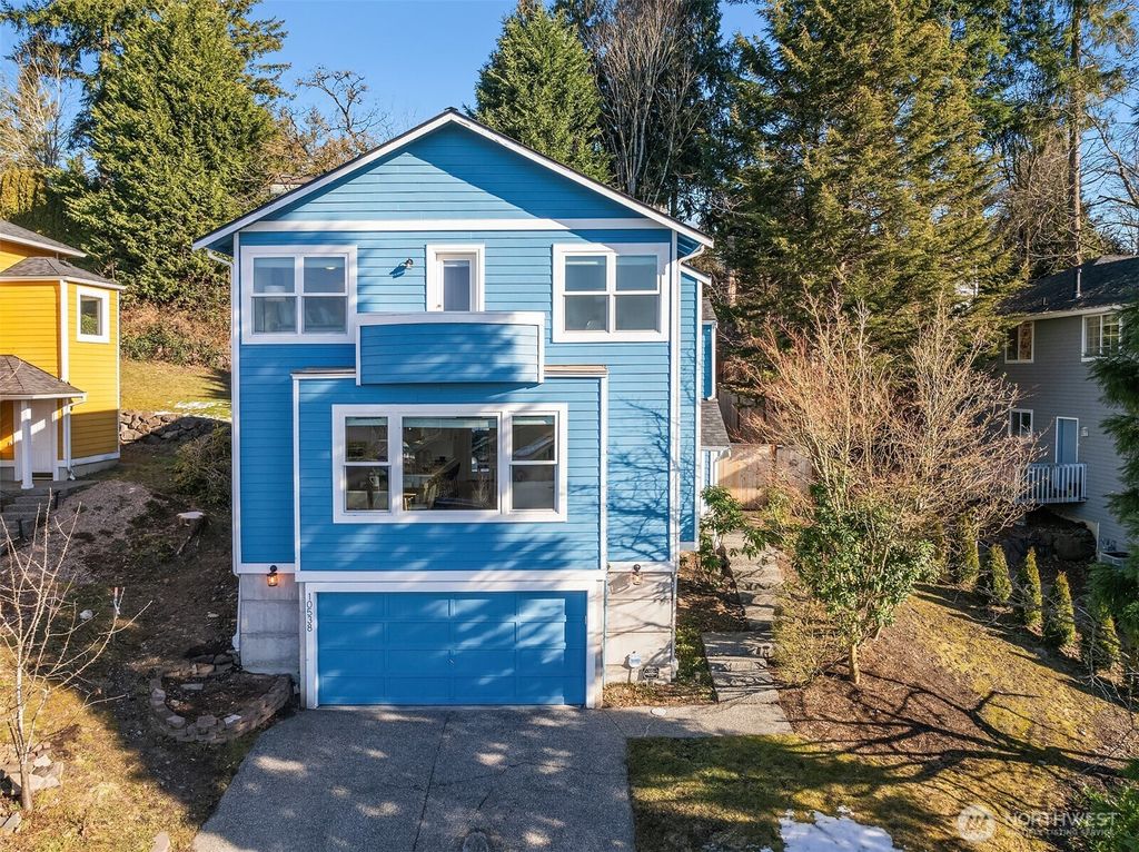Photo of 10538 157 Avenue NE, Redmond, WA 98052 (MLS # 2329543)