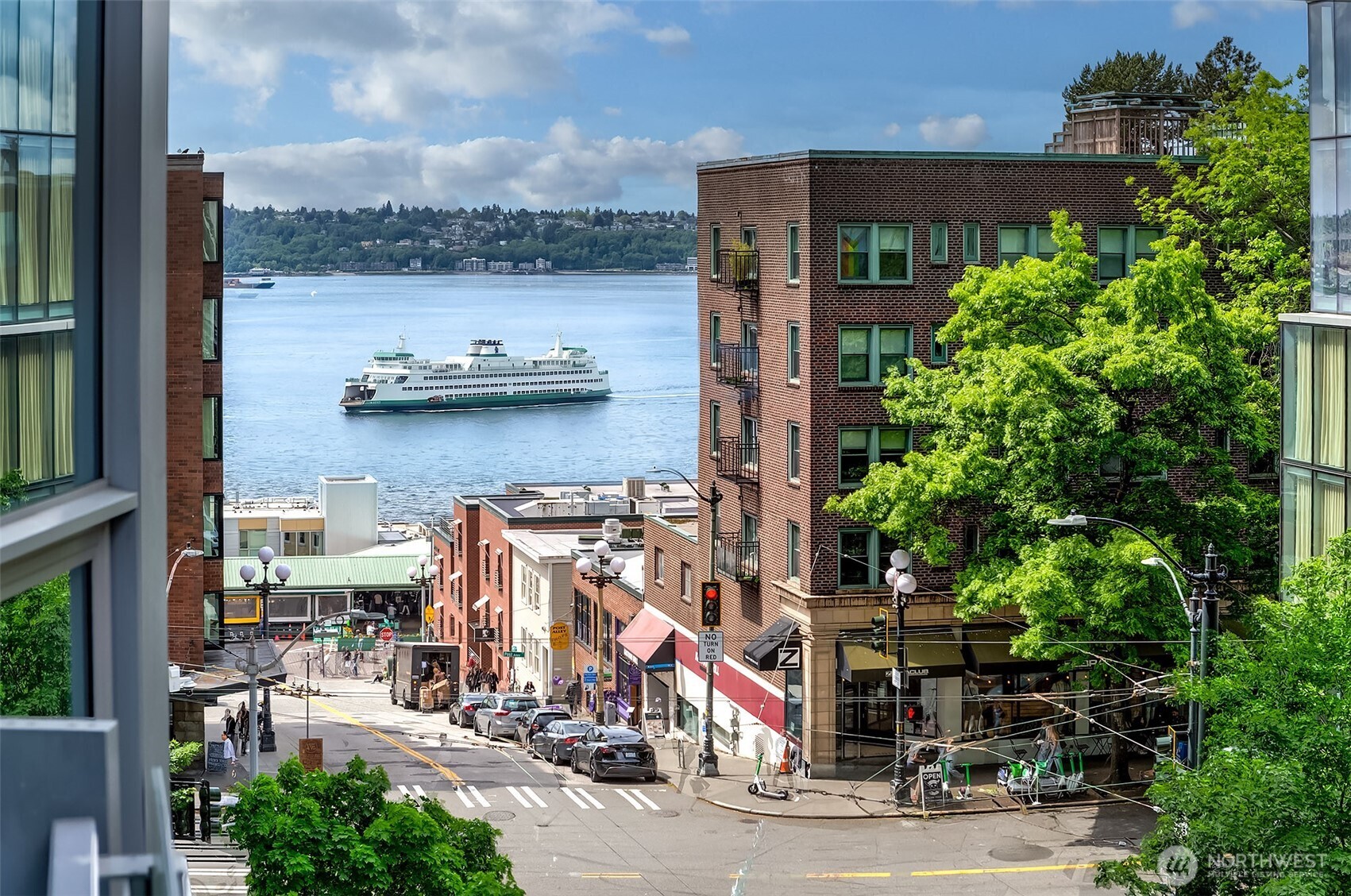 121 Stewart Street 407