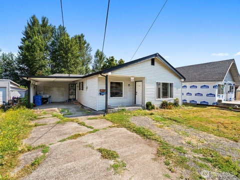 Photo of 1101 Elm Street, Kelso, WA 98626 (MLS # 2565372)