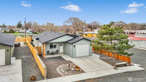 Photo of 423 2nd Avenue SE, Soap Lake, WA 98851 (MLS # 2505241)