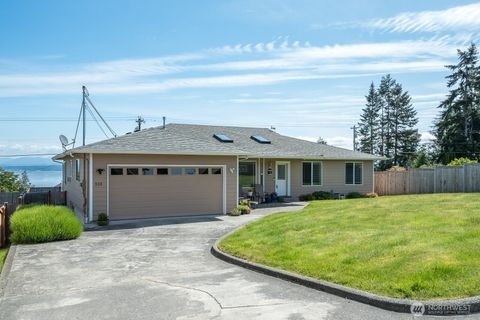 Photo of 510 Sunnycrest LN, Camano Island, WA 98282 (MLS # 2526863)
