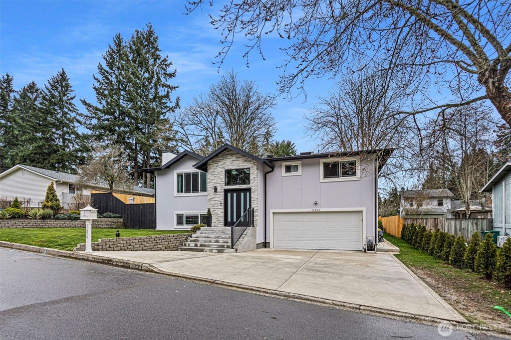 Photo of 11810 SE 323rd Place, Auburn, WA 98092 (MLS # 2487528)