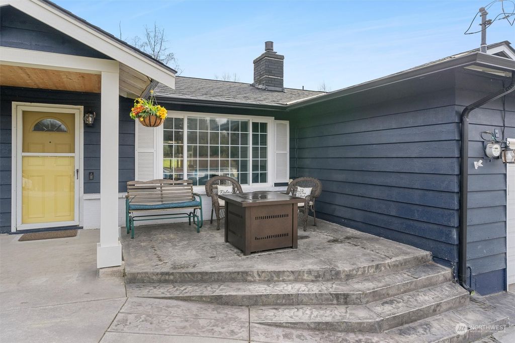 Photo of 21830 13th Avenue S, Des Moines, WA 98198 (MLS # 2203830)