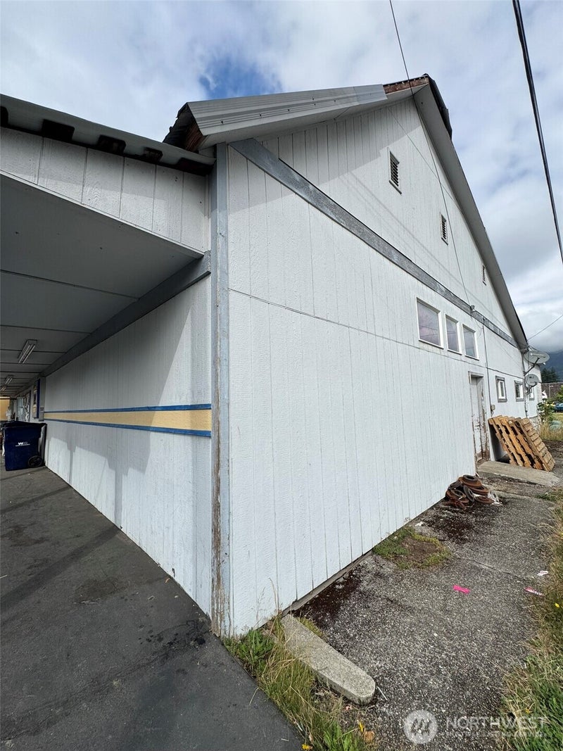 705 Emens Street