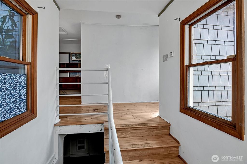 Photo of 119 NE 80th Street, Seattle, WA 98115 (MLS # 2351837)