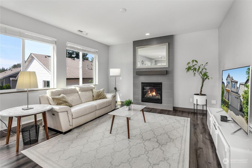 Photo of 13922 18th Place W, Lynnwood, WA 98087 (MLS # 2125446)