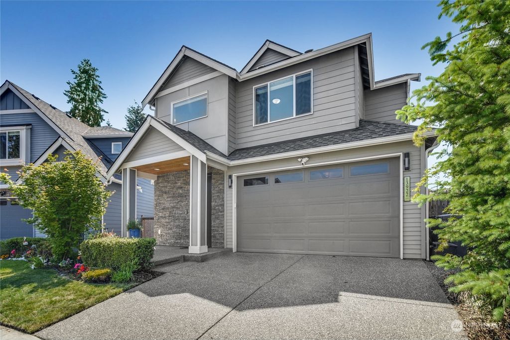 Photo of 13922 18th Place W, Lynnwood, WA 98087 (MLS # 2125446)