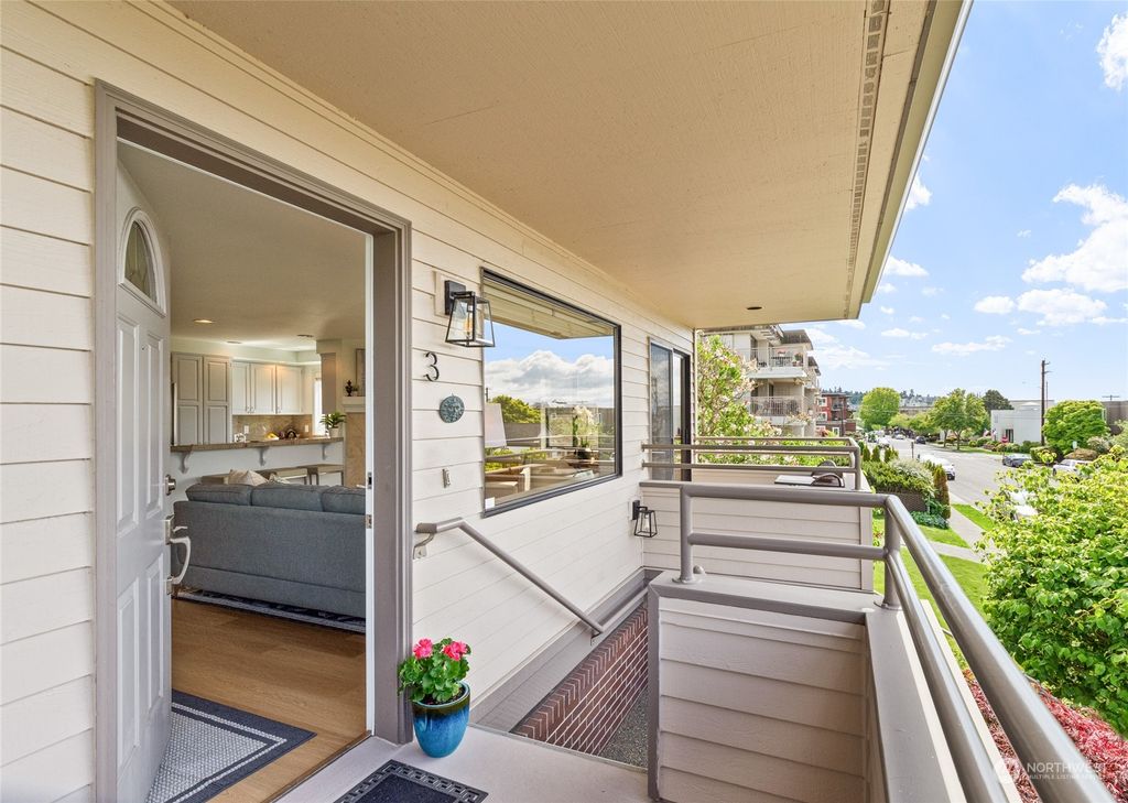 Photo of 228 2nd Avenue N #3, Edmonds, WA 98020 (MLS # 2242295)