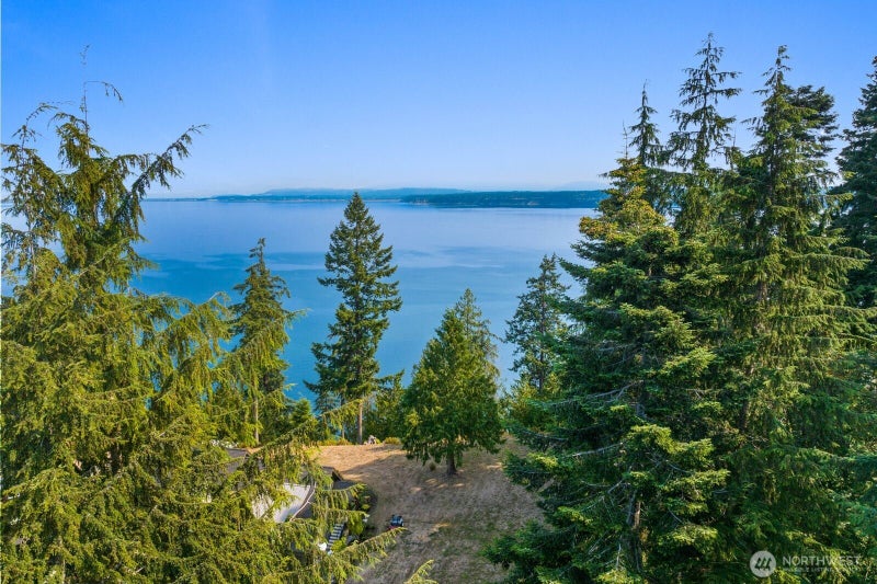 2689 SE Camano Drive