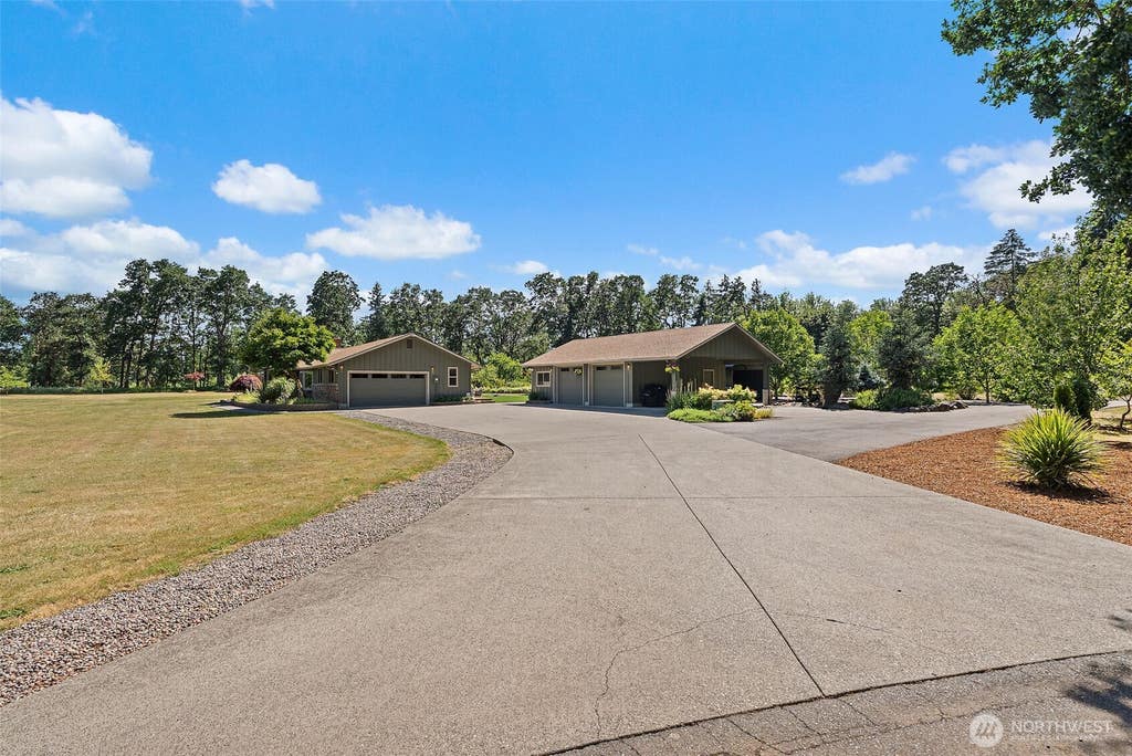 Photo of 2949 Harrison Avenue, Centralia, WA 98531 (MLS # 2545975)