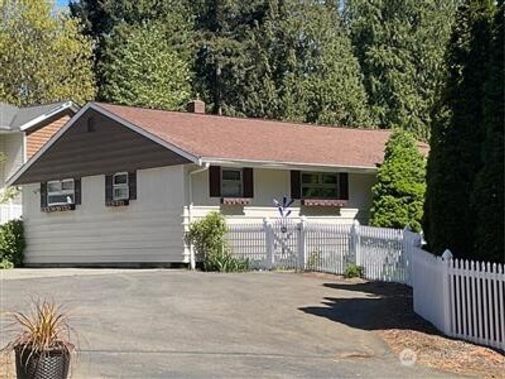 Photo of 12834 NE 70th Place, Kirkland, WA 98033 (MLS # 2401589)