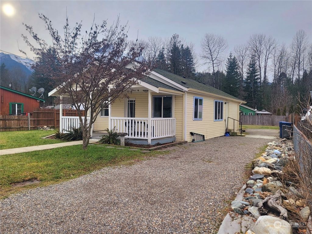 Photo of 815 Fullerton Avenue, Darrington, WA 98241 (MLS # 2032661)
