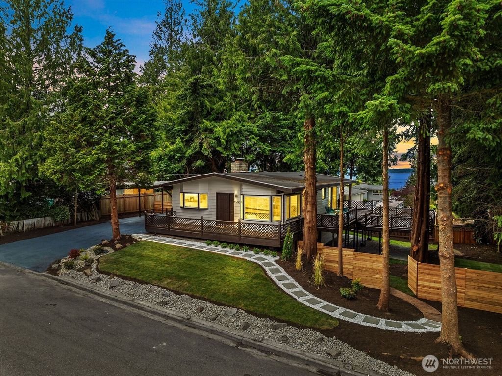 Photo of 638 SW 299th Place, Federal Way, WA 98023 (MLS # 2385488)