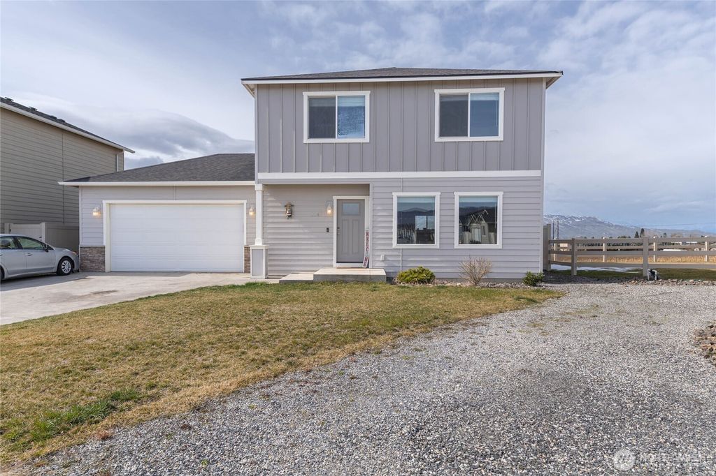 Photo of 2247 S Mystical Loop, East Wenatchee, WA 98802 (MLS # 2485264)