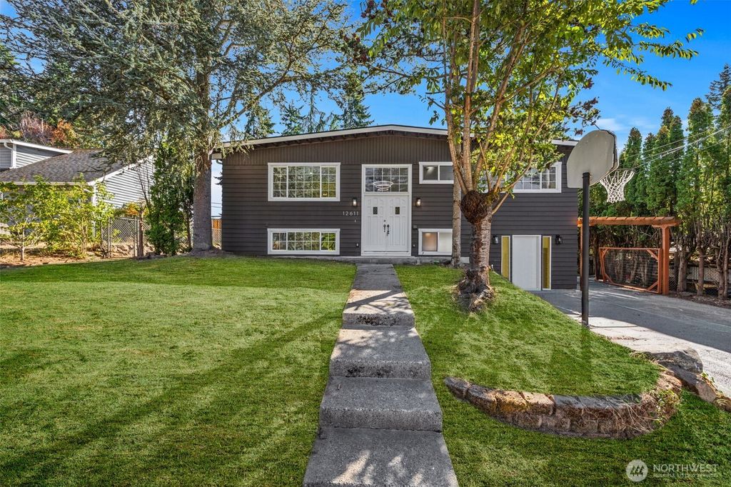 Photo of 12611 SE 160th Street, Renton, WA 98058 (MLS # 2434025)