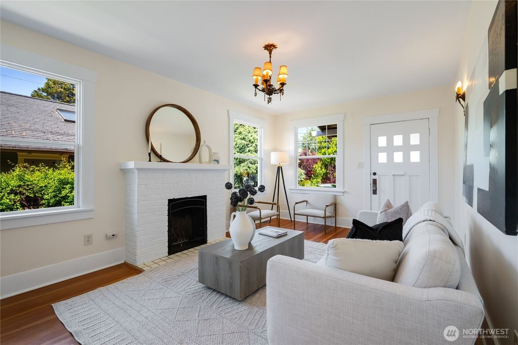 Photo of 4407 SW Juneau Street, Seattle, WA 98136 (MLS # 2379353)