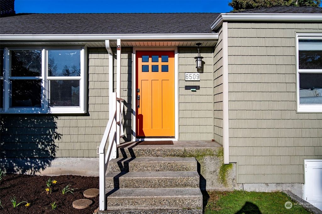 Photo of 6509 42nd Avenue NE, Seattle, WA 98115 (MLS # 2047590)