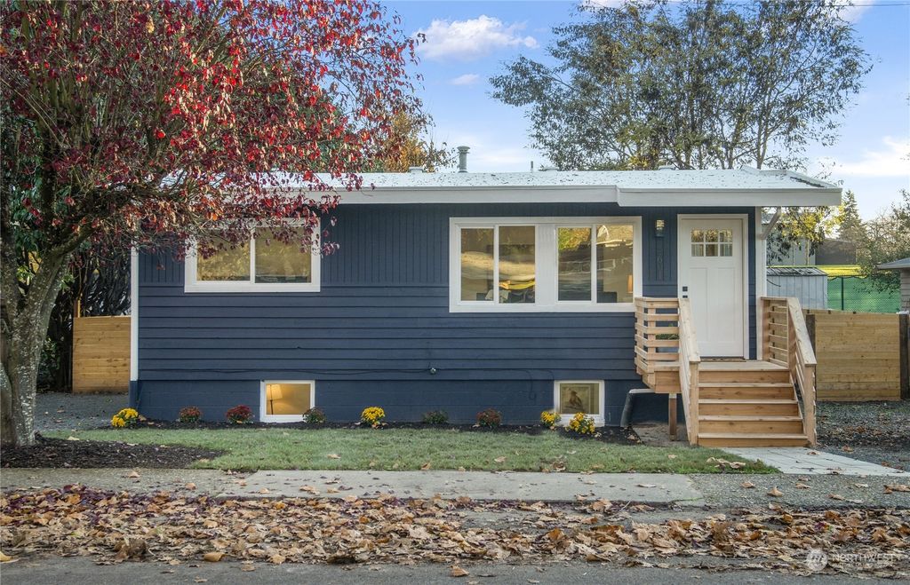 Photo of 2601 NE 9th Street, Renton, WA 98056 (MLS # 2180235)