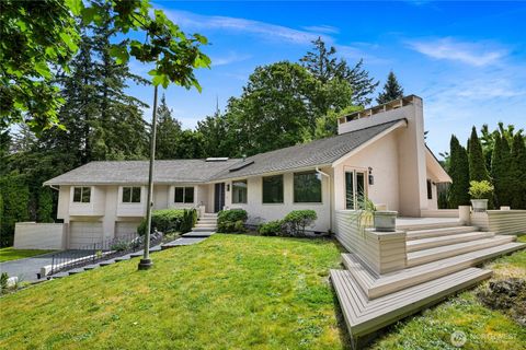 Photo of 208 Hawthorn Road, Bellingham, WA 98225 (MLS # 2547365)