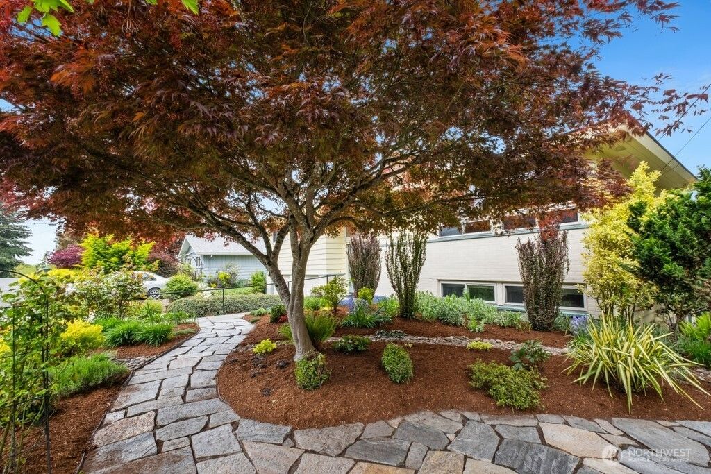 Photo of 11614 SE 49th Street, Bellevue, WA 98006 (MLS # 2365292)