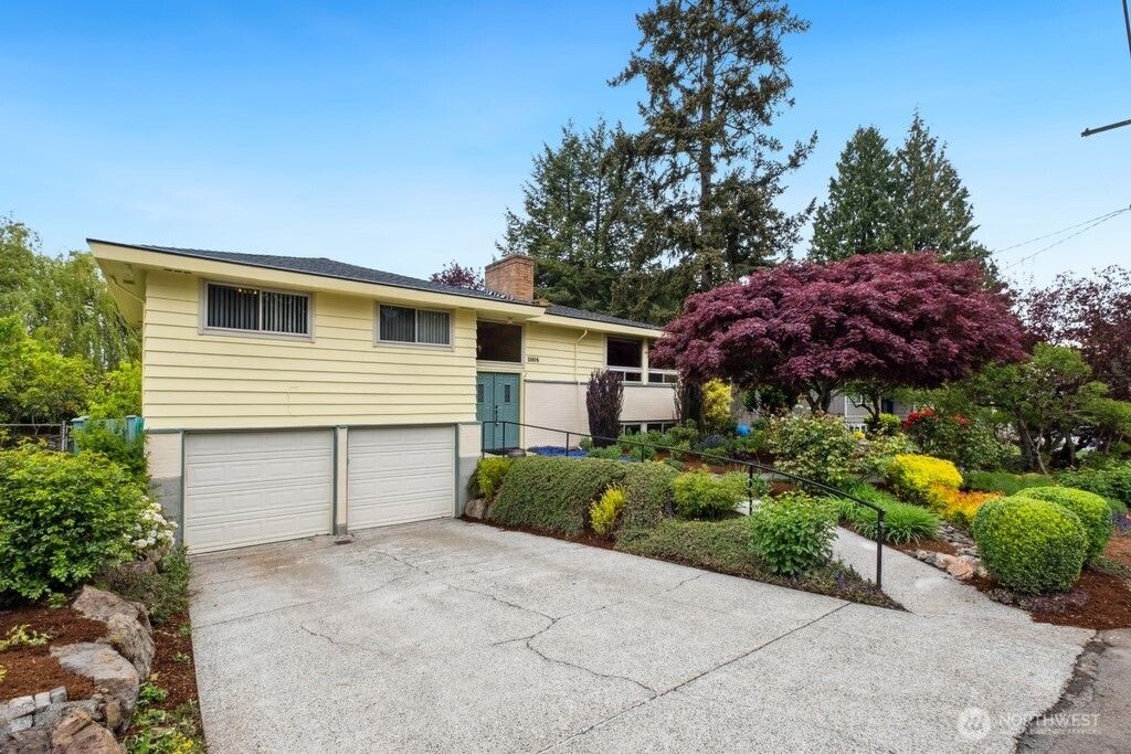 Photo of 11614 SE 49th Street, Bellevue, WA 98006 (MLS # 2365292)