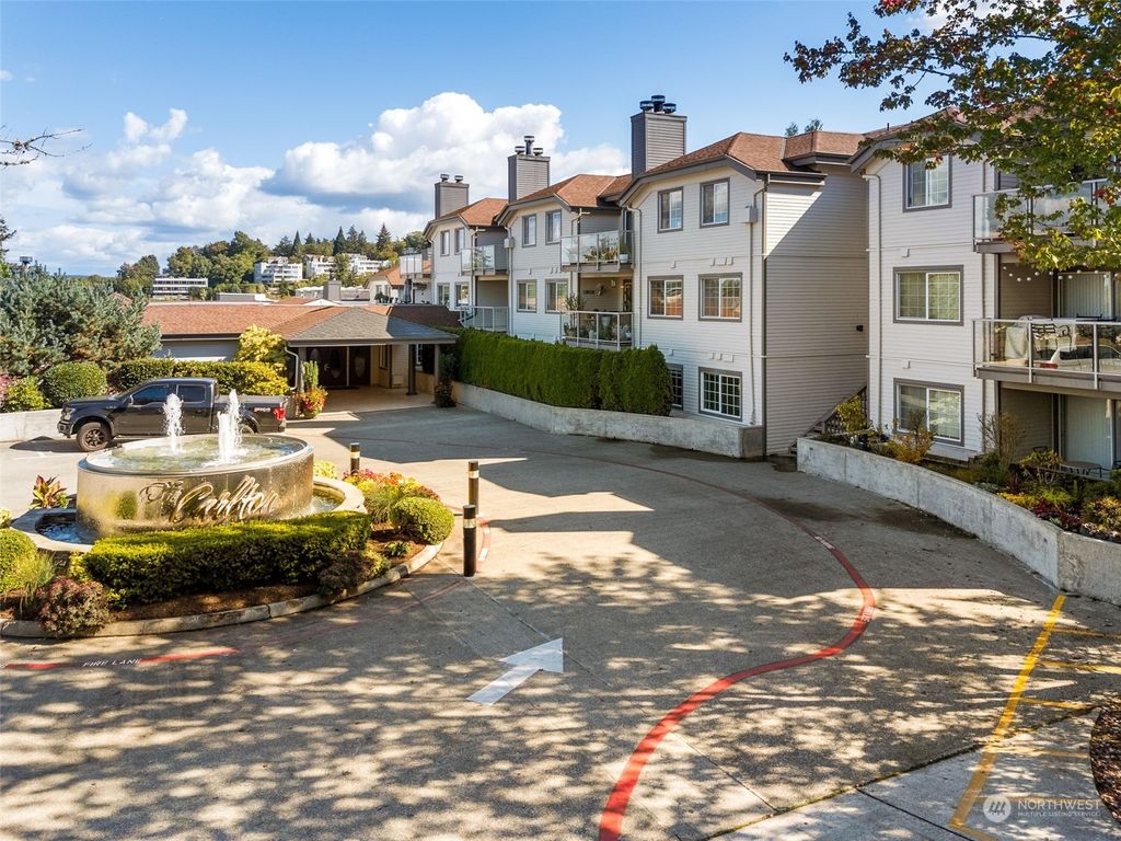 Photo of 2760 76th Avenue SE #305, Mercer Island, WA 98040 (MLS # 2294277)