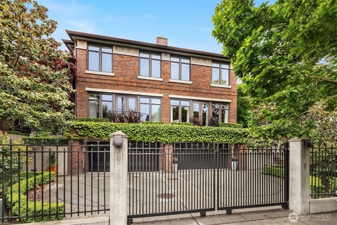 Photo of 725 Harvard Avenue E, Seattle, WA 98102 (MLS # 2553736)