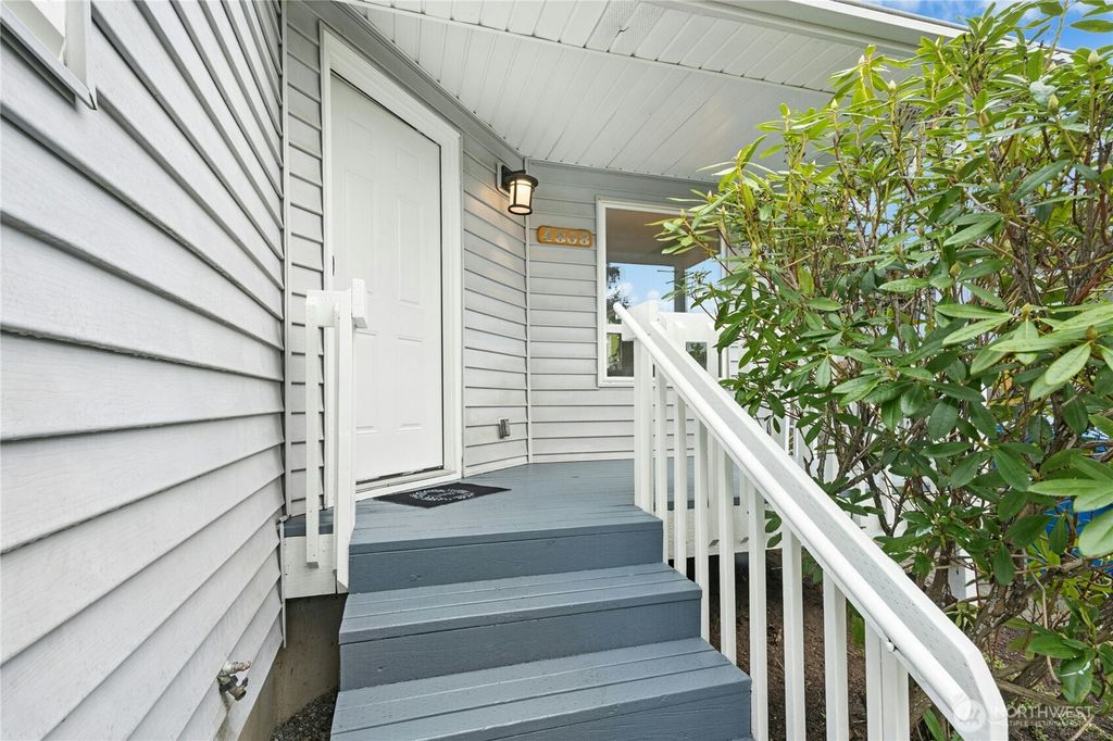 Photo of 4808 25th Avenue SW, Seattle, WA 98106 (MLS # 2491323)